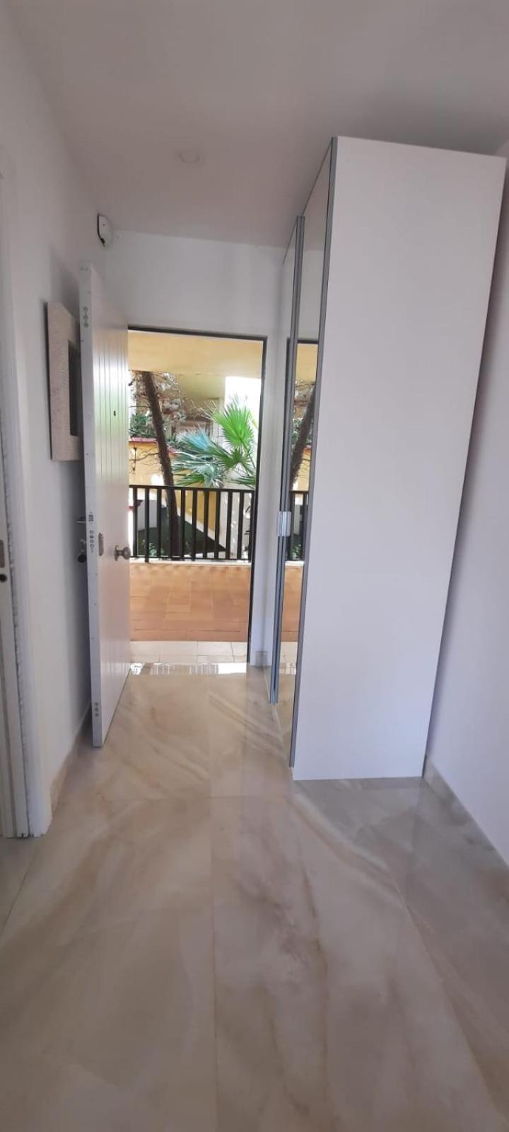 Beachfront Romana Playa Elviria Appartement